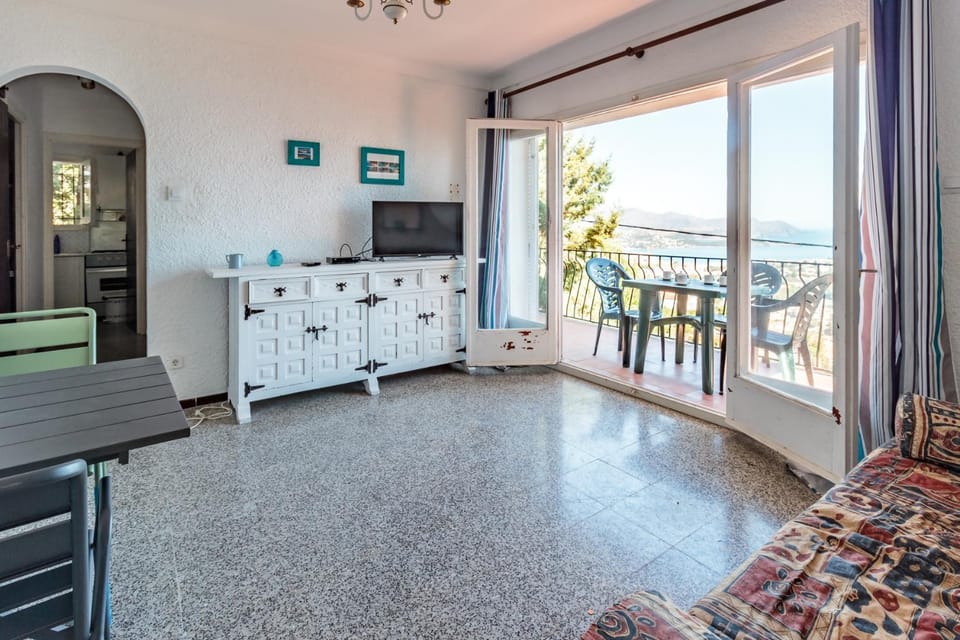 Super Fener 92 – apartamento con terraza y vistas Apartment in Alt Empordà