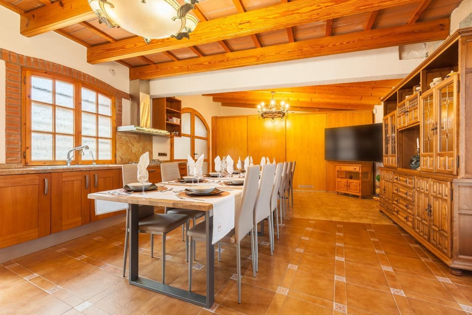 Property building, Kitchen or kitchenette, Living room