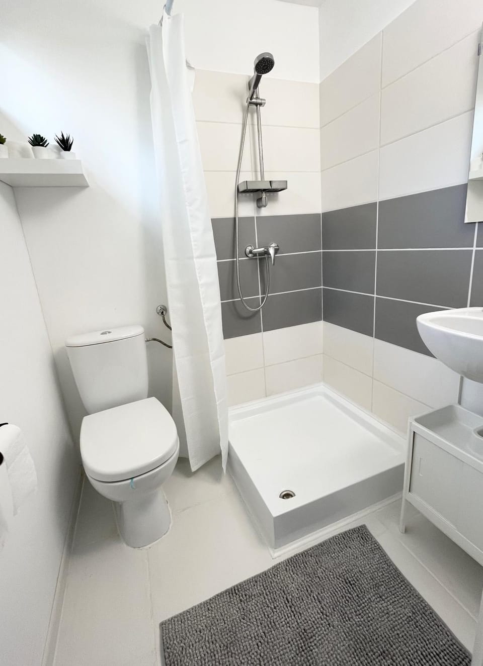 Shower, Toilet, Bathroom
