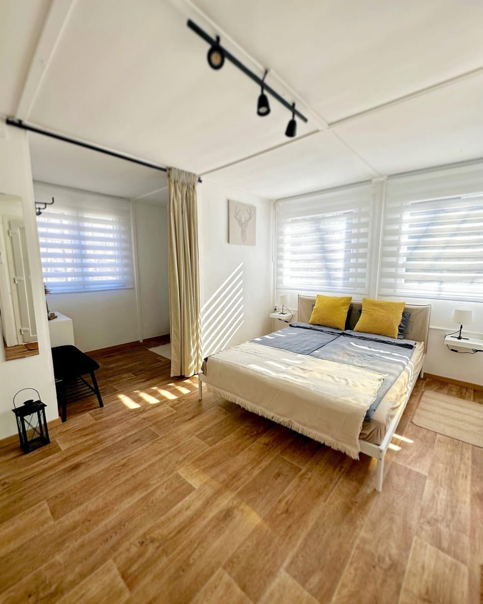 Bed, Living room, Photo of the whole room