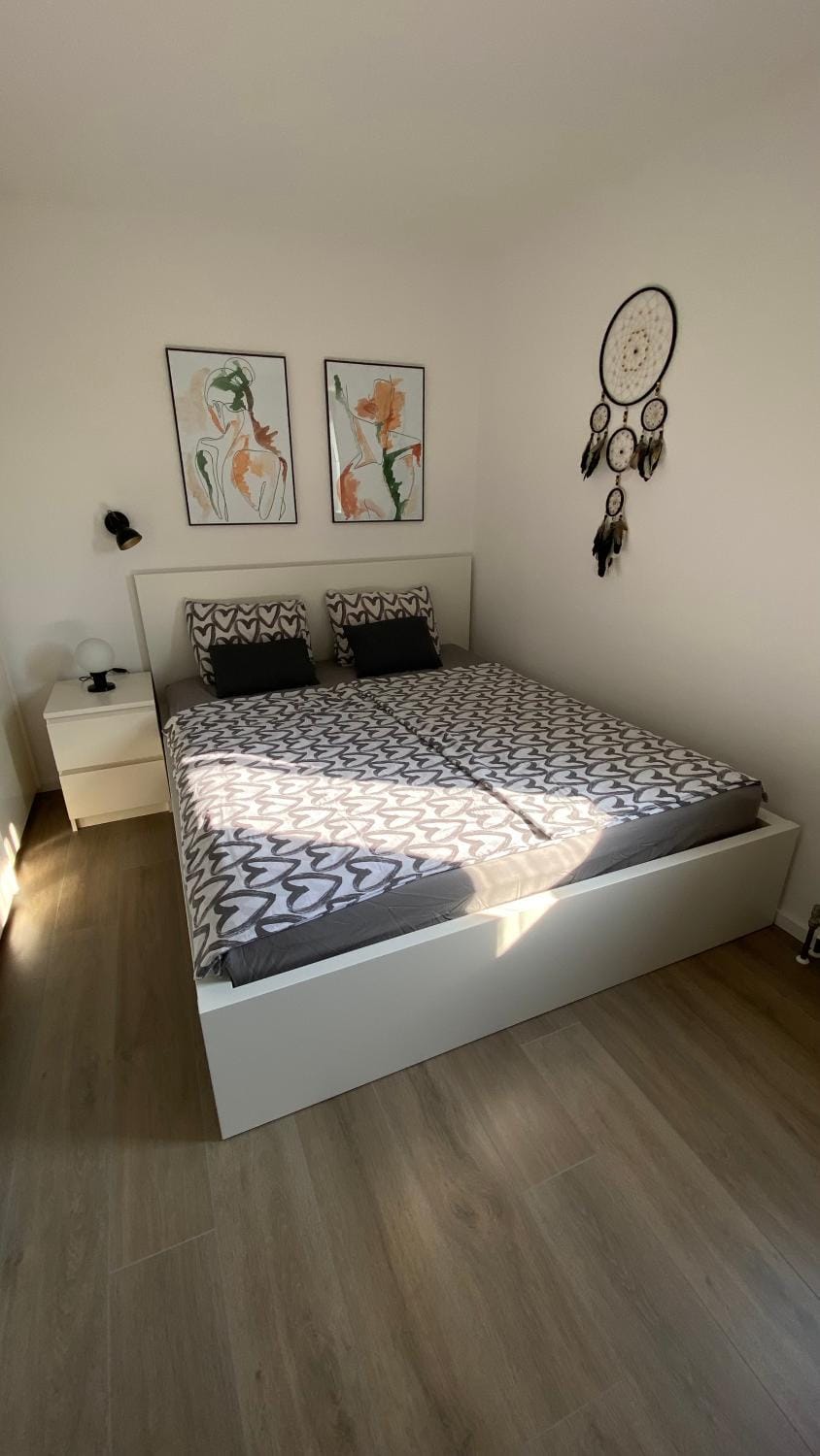 Bed, Bedroom
