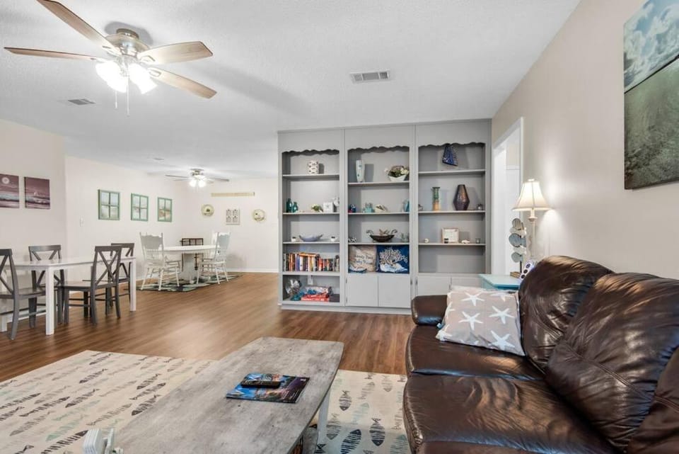 Living room, Dining area, fireplace