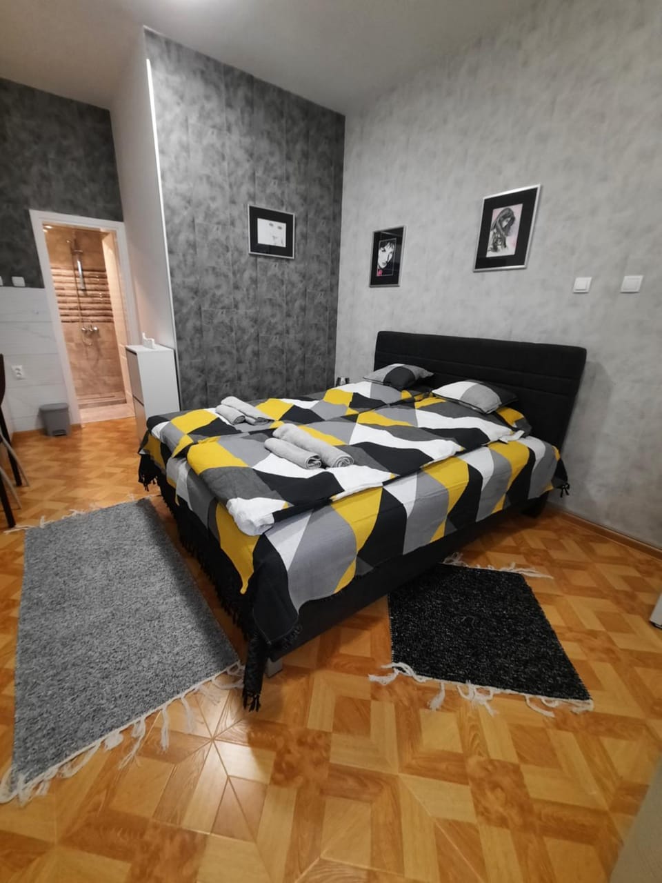 Bed, Living room, Bedroom, towels, wardrobe