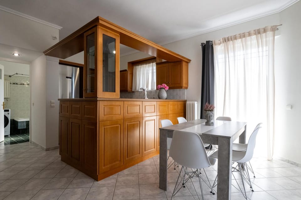 Dining area, kitchen