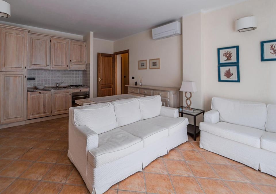 Kitchen or kitchenette, Living room, Seating area, Dining area, pet friendly