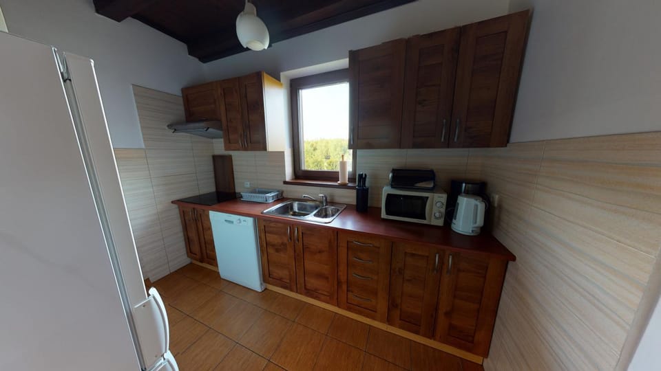 Kitchen or kitchenette, dishwasher, microwave, pet friendly, stove