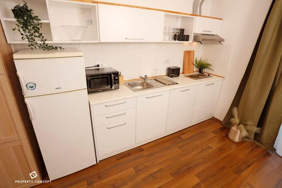Coffee/tea facilities, Kitchen or kitchenette, stove, toaster
