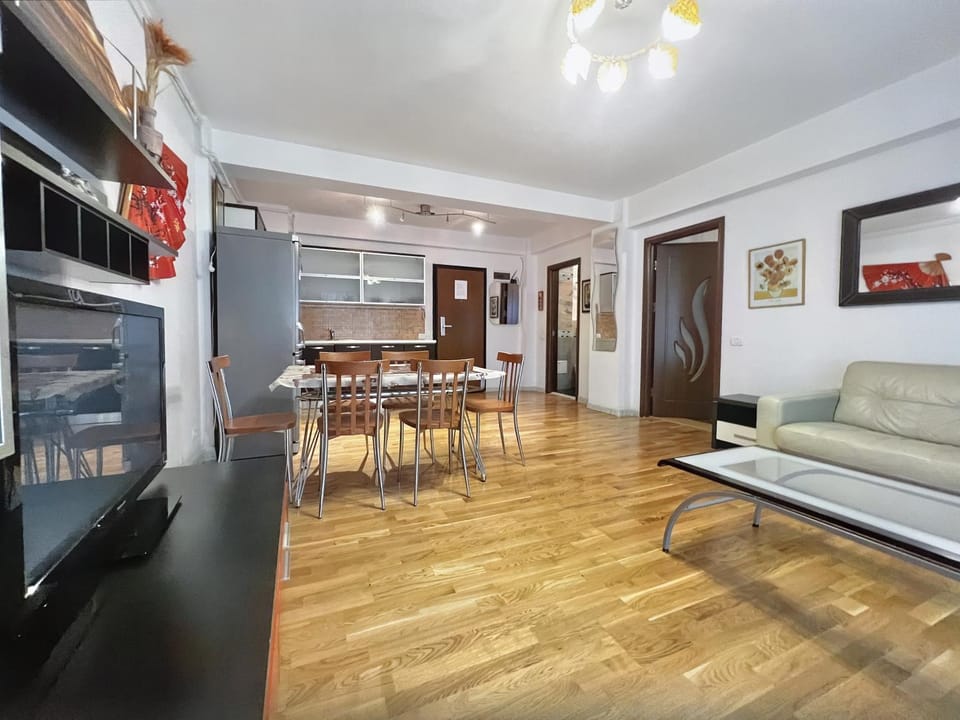 TV and multimedia, Kitchen or kitchenette, Living room, Seating area, Dining area, pet friendly, stove