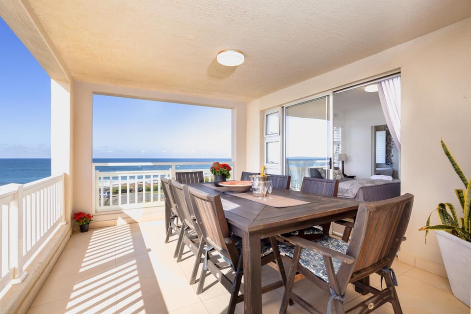 View (from property/room), Balcony/Terrace, Seating area, Sea view