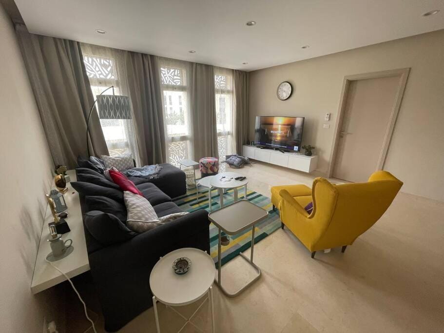 Communal lounge/ TV room, TV and multimedia, Living room, Seating area, Evening entertainment