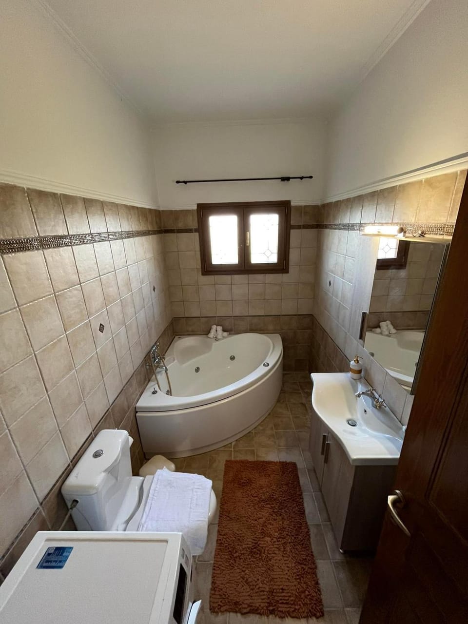 Toilet, Bath, towels