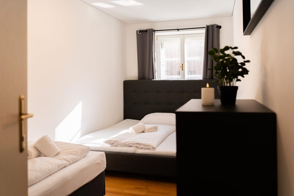 Bed, Living room, Photo of the whole room, Seating area, Bedroom