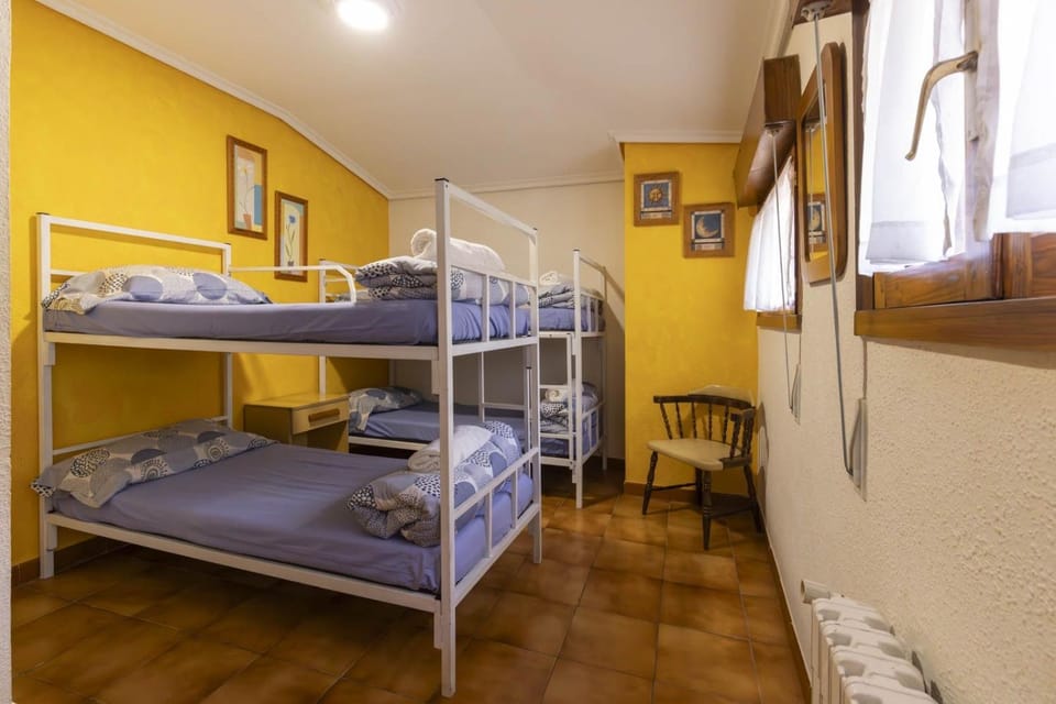 Bedroom, bunk bed