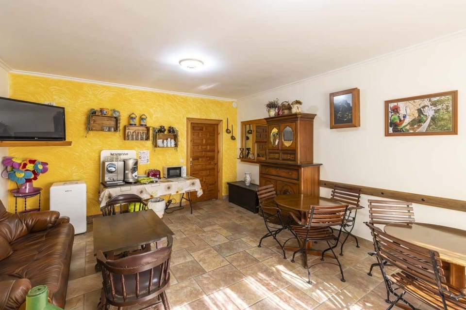 Communal lounge/ TV room, Breakfast