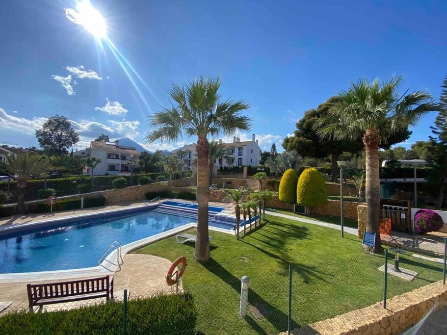 Swimming pool, Swimming pool