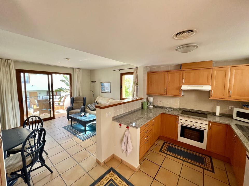 Kitchen or kitchenette, Living room, Dining area, dishwasher, minibar, pet friendly, stove