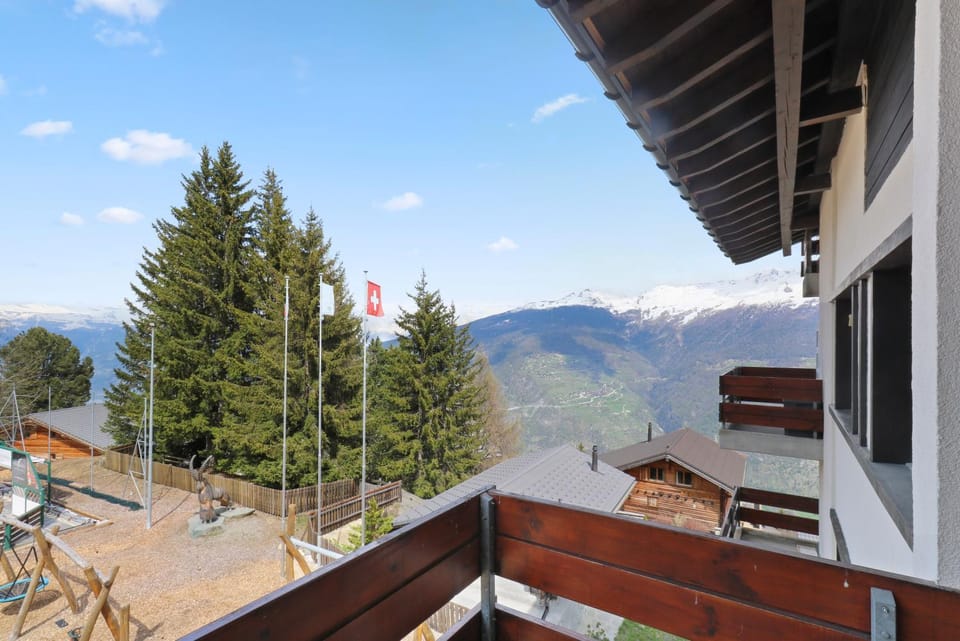 View (from property/room), Balcony/Terrace, Mountain view