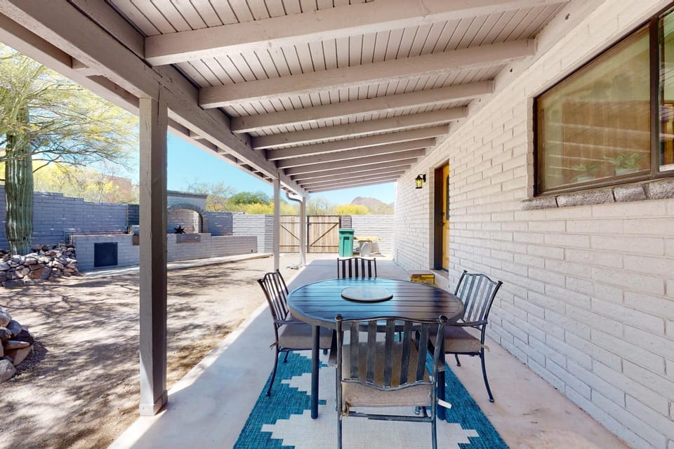 The Southern Retreat House in Tucson Estates