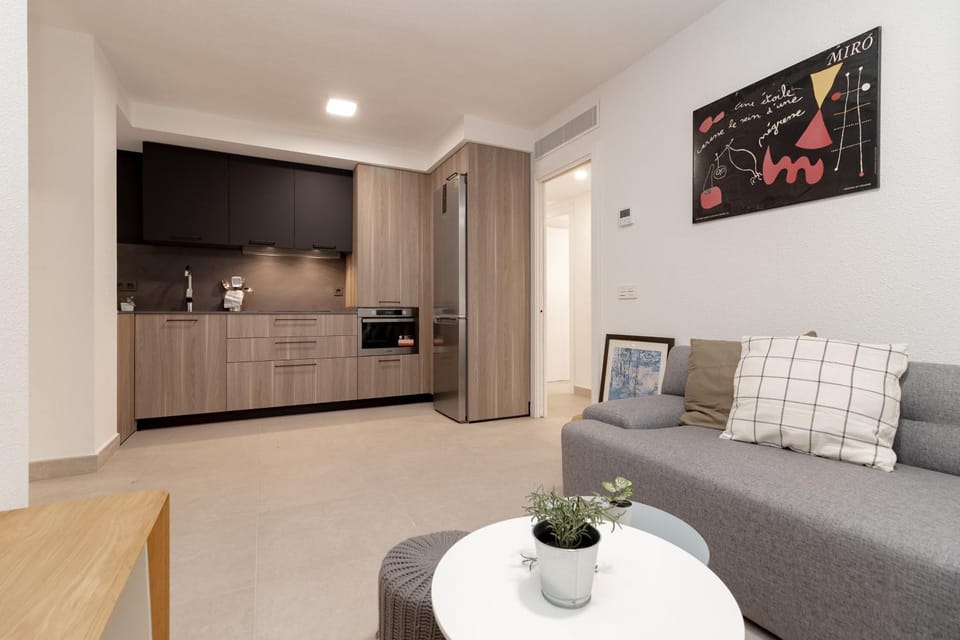 Kitchen or kitchenette, Living room, Seating area, Dining area, stove