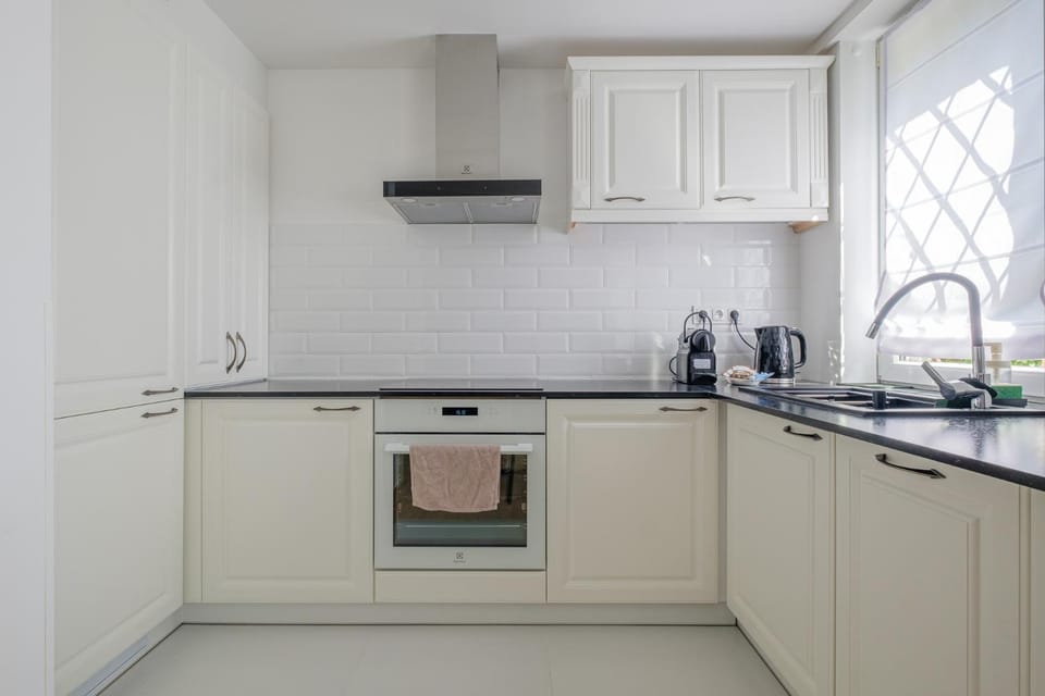 Coffee/tea facilities, dishwasher, stove