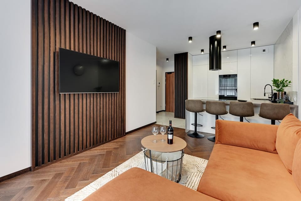 TV and multimedia, Kitchen or kitchenette, Living room, Seating area, Dining area