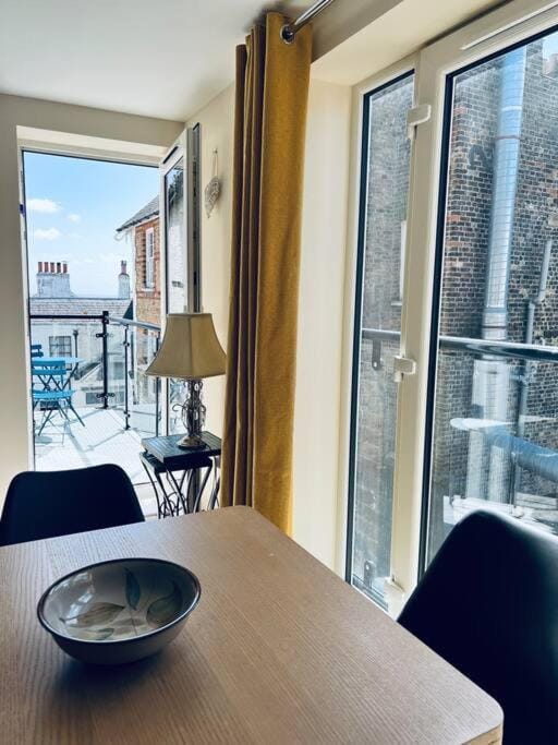 100 steps to Broadstairs beach - 2 bedroom 3 beds Apartment in Broadstairs