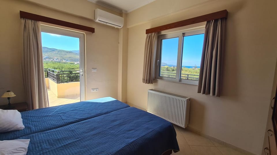 Bed, Photo of the whole room, Bedroom, air conditioner