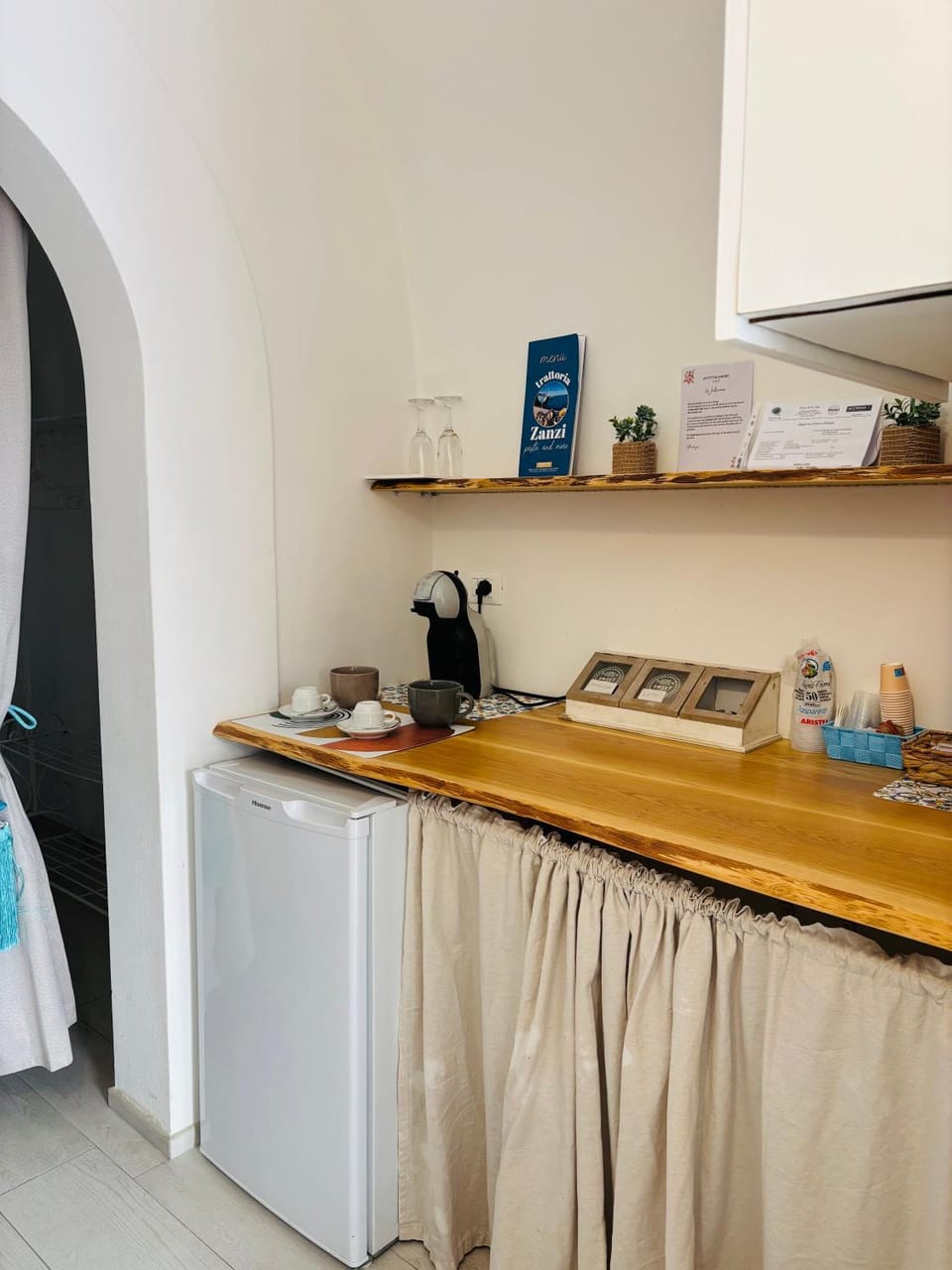 Coffee/tea facilities, minibar