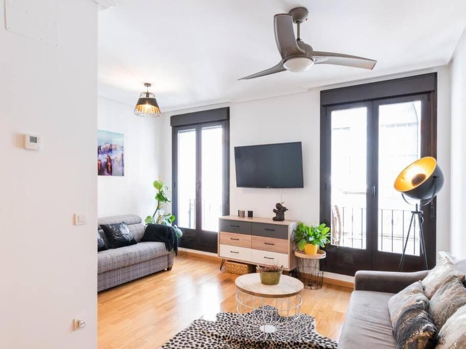 Communal lounge/ TV room, TV and multimedia, Living room, Seating area, fireplace
