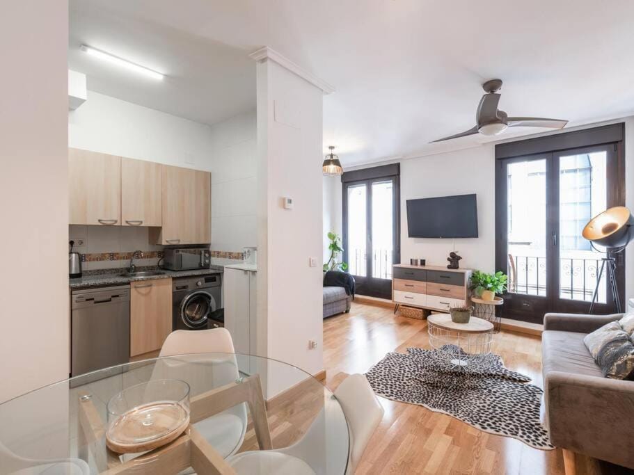 Kitchen or kitchenette, Living room, Dining area