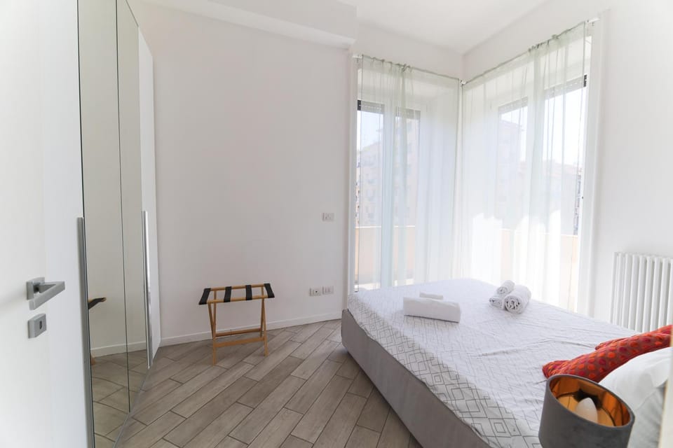 Bed, Bedroom, towels, wardrobe