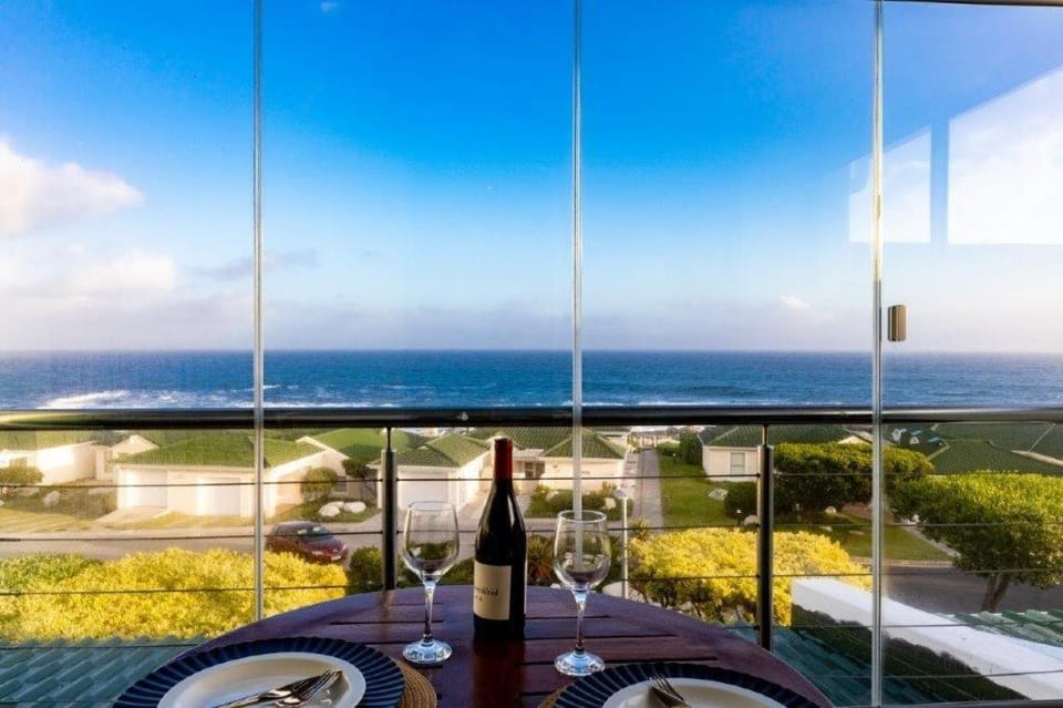 View (from property/room), Balcony/Terrace, Dining area, Sea view