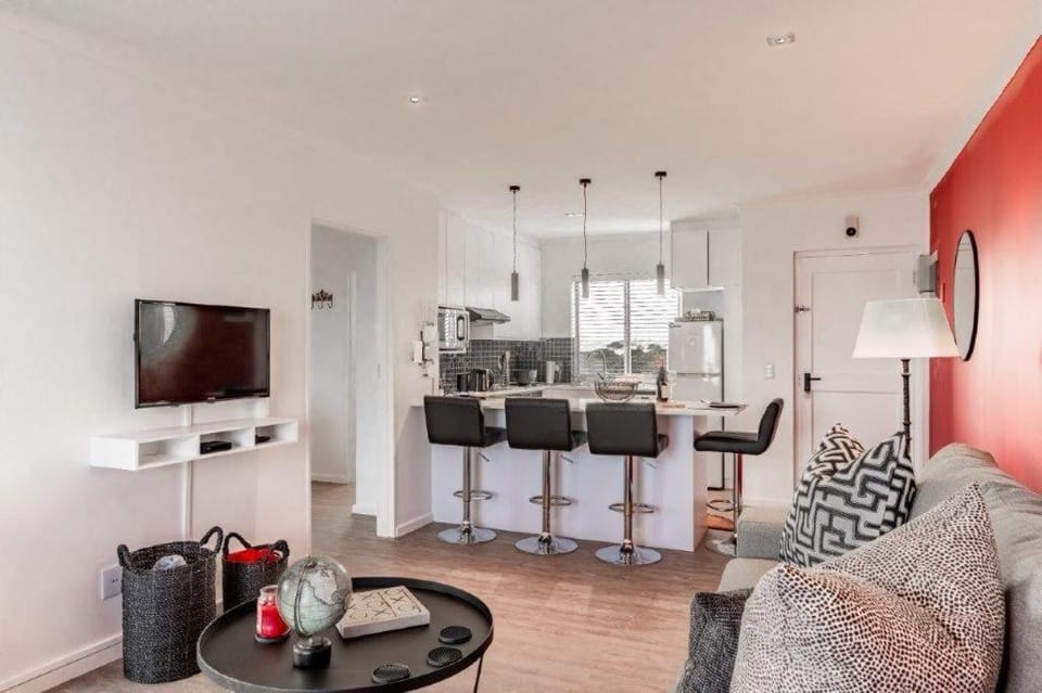 TV and multimedia, Kitchen or kitchenette, Living room, Seating area, Dining area, minibar