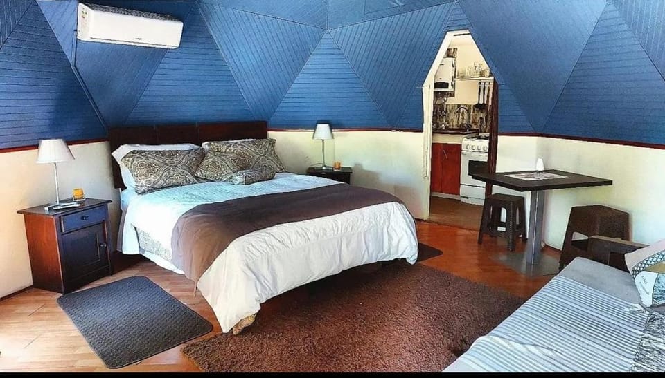 Bed, Bathroom, Photo of the whole room, Bedroom, kitchen, air conditioner