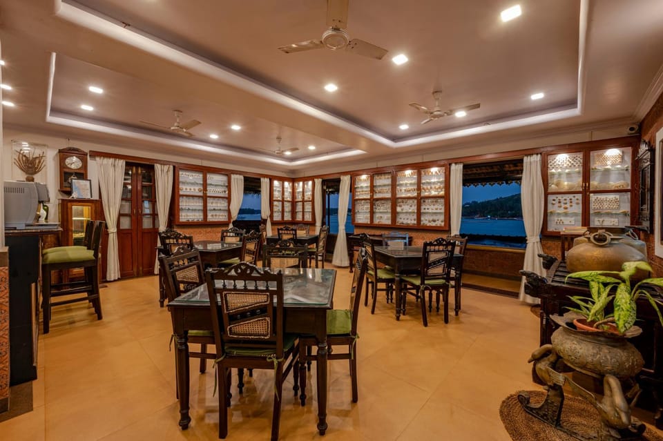 Restaurant/places to eat, Restaurant/places to eat, River view