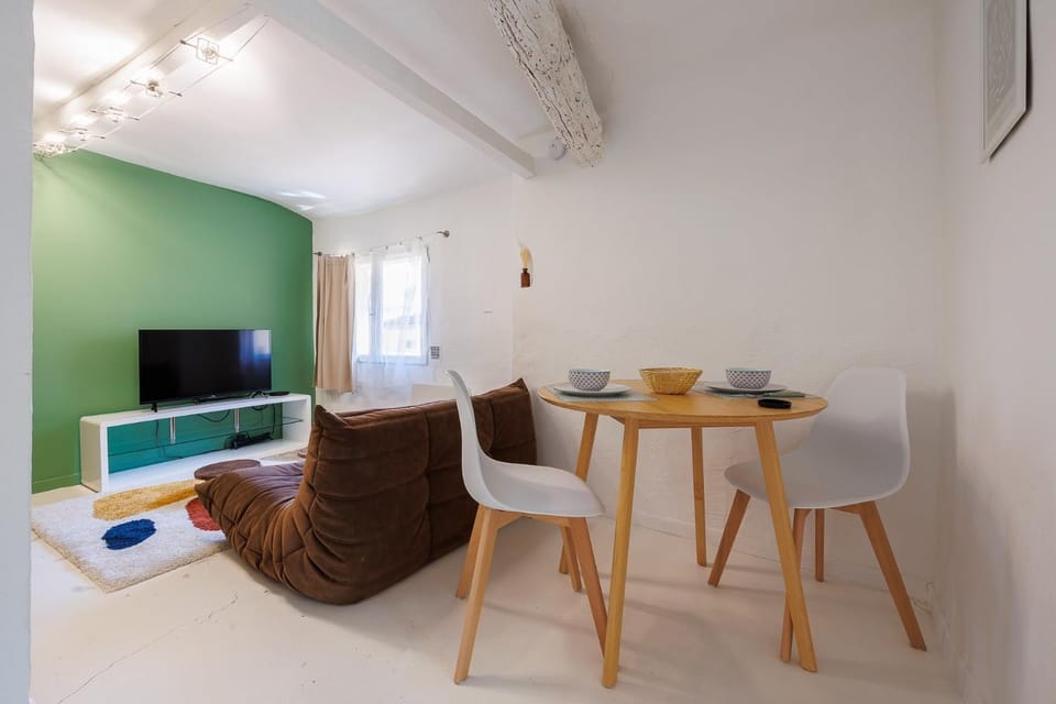 TV and multimedia, Living room, Dining area