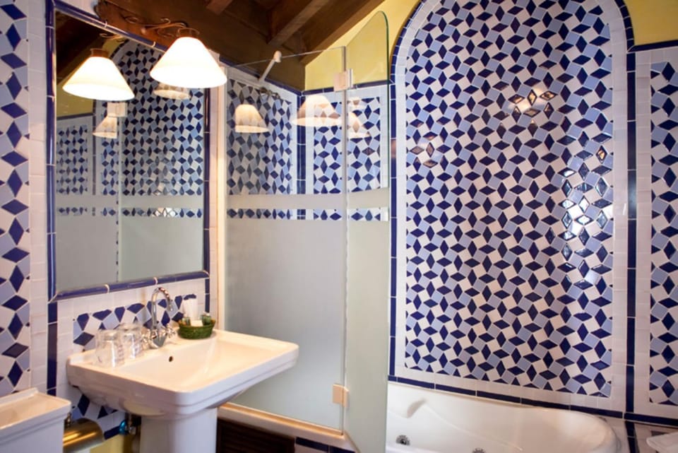 Hot Tub, Bathroom
