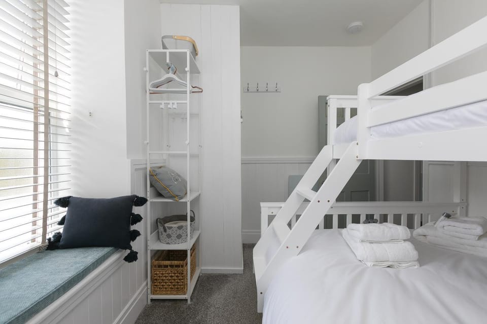 Bed, Bedroom, bunk bed, wardrobe
