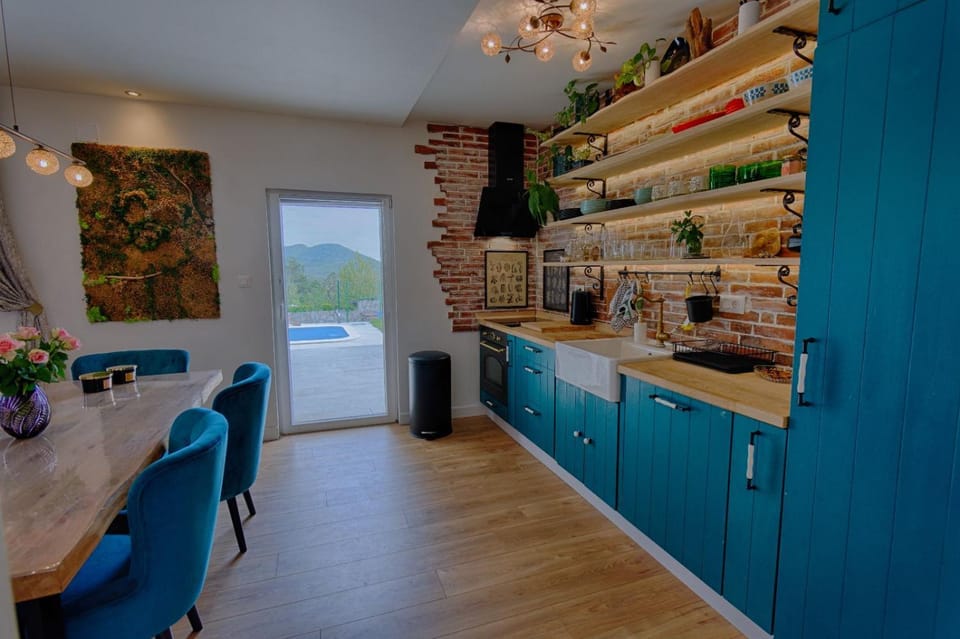 Natural landscape, Kitchen or kitchenette, Dining area, pet friendly