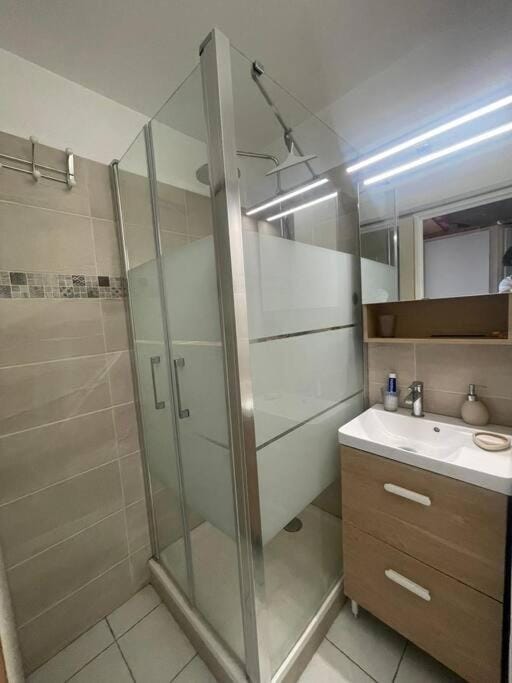 Shower, Bathroom
