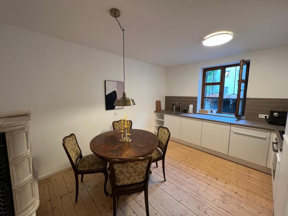 Coffee/tea facilities, Kitchen or kitchenette, Dining area, dishwasher, pet friendly, stove