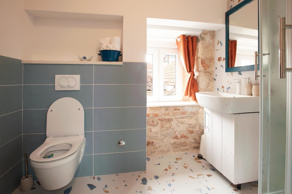 Toilet, Bathroom
