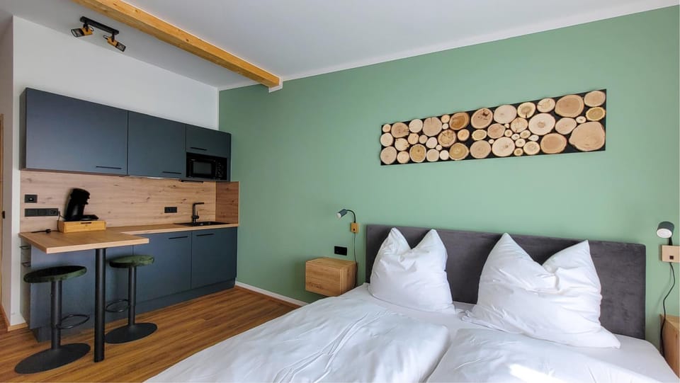 Kitchen or kitchenette, Bedroom