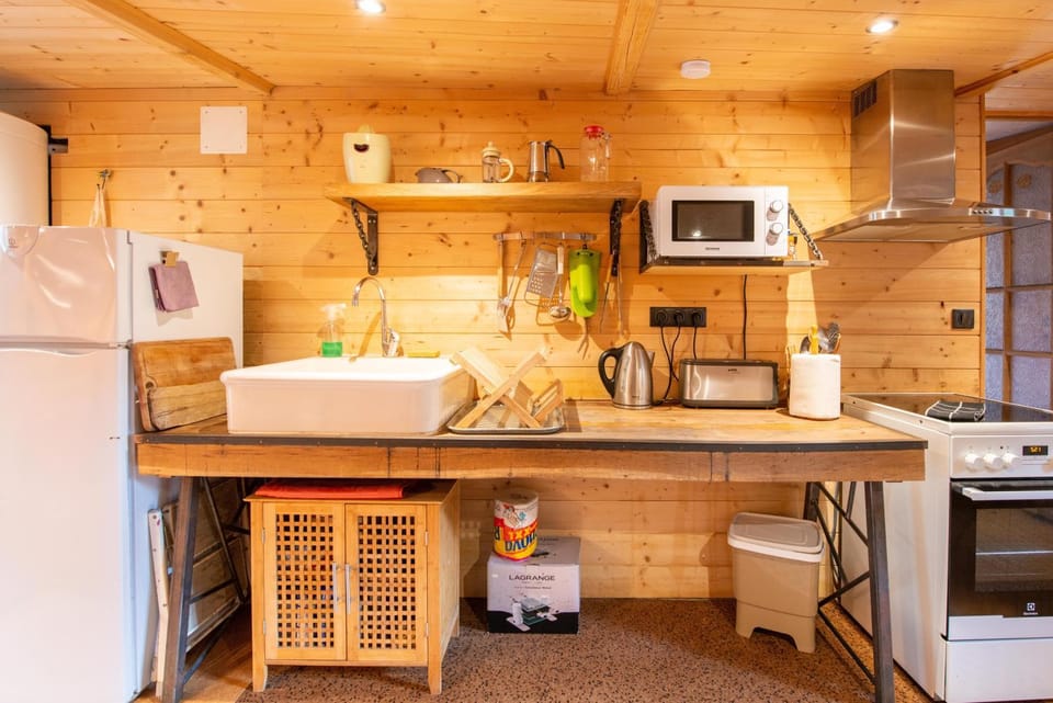 Kitchen or kitchenette, Living room
