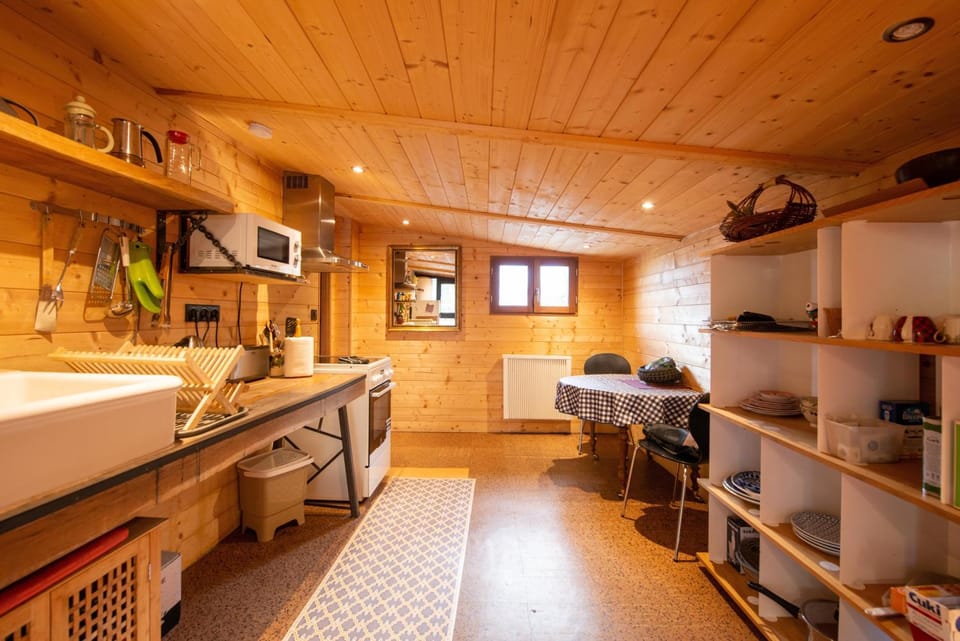 Property building, Kitchen or kitchenette, Living room