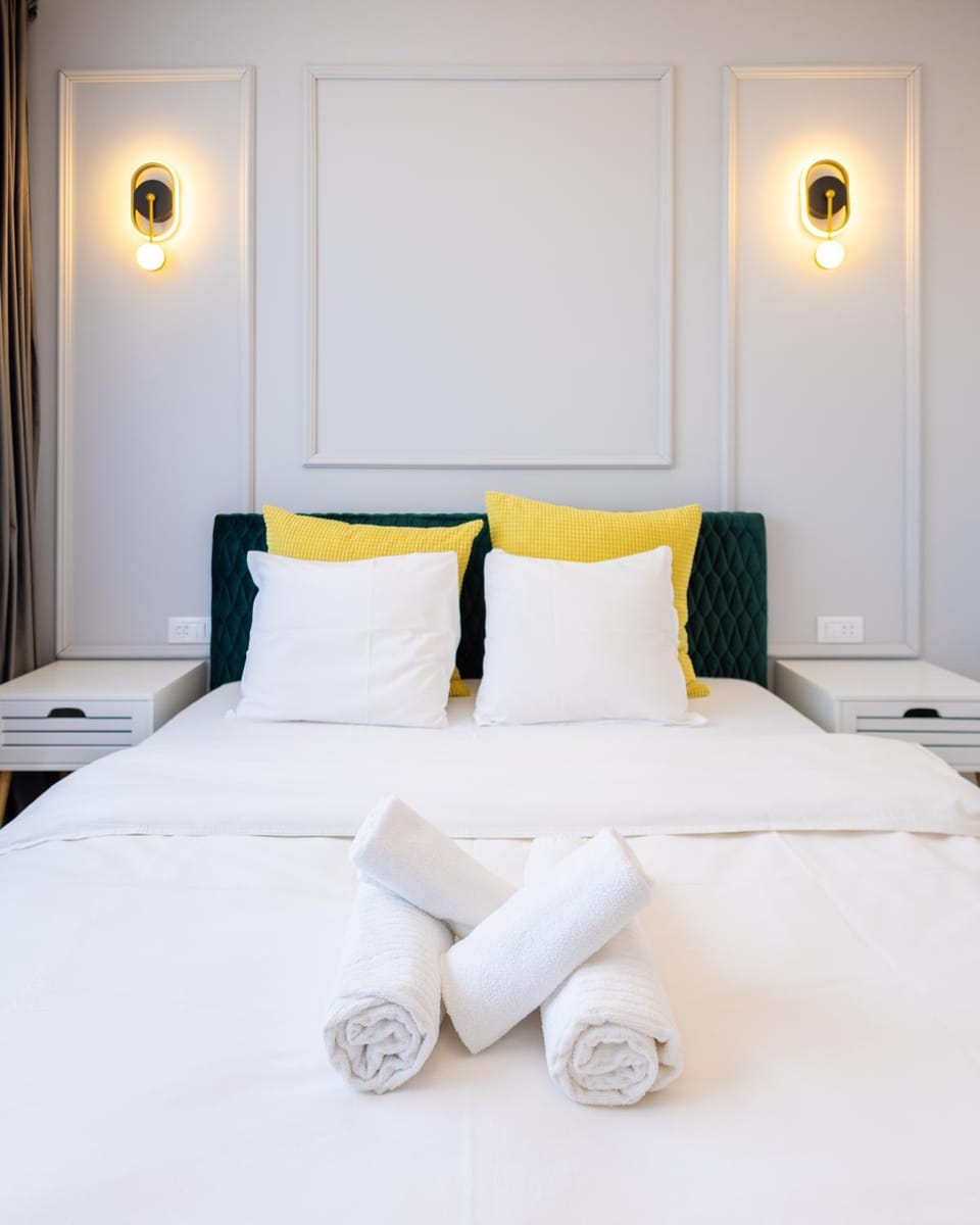 Bedroom, towels