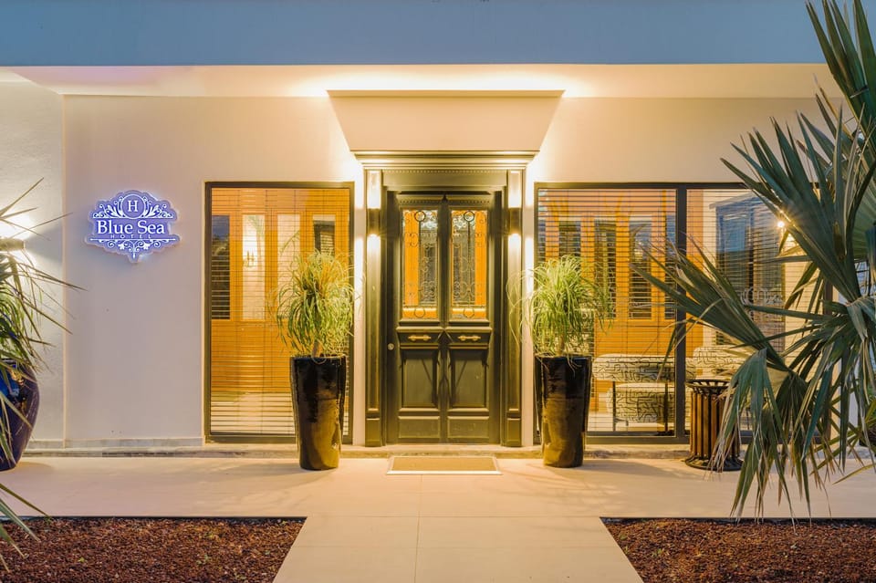 Property building, Facade/entrance, Night