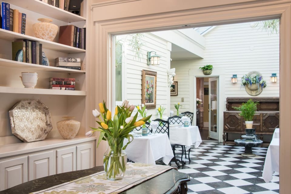 Captain Farris House Bed and Breakfast in West Dennis