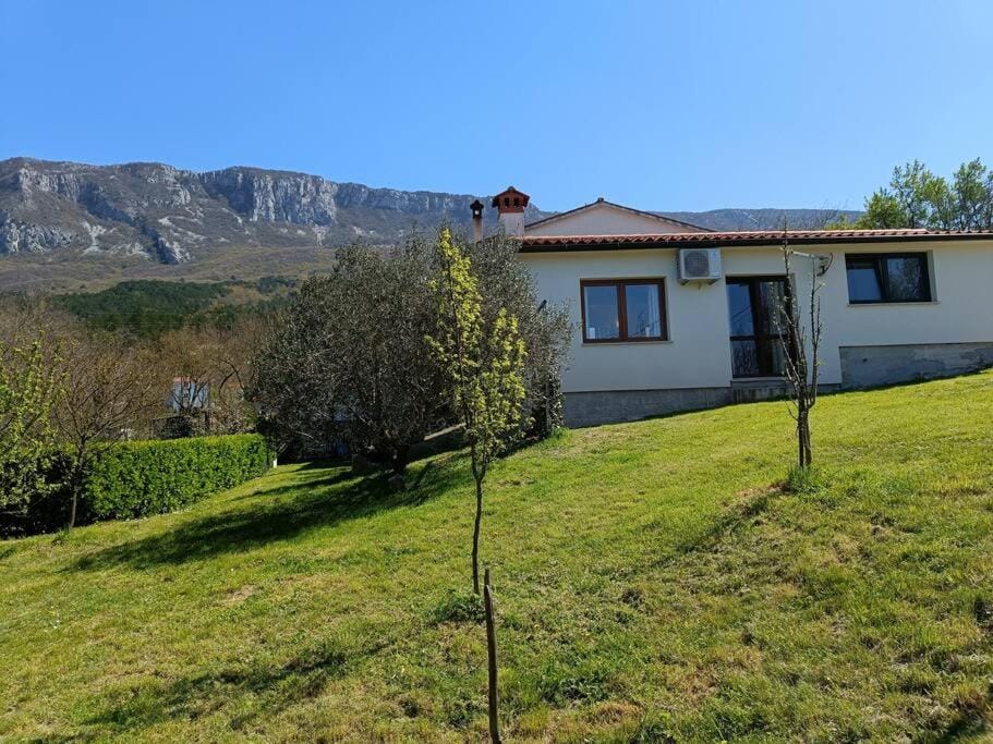Property building, Spring, Day, Natural landscape, Garden, Garden view, Mountain view