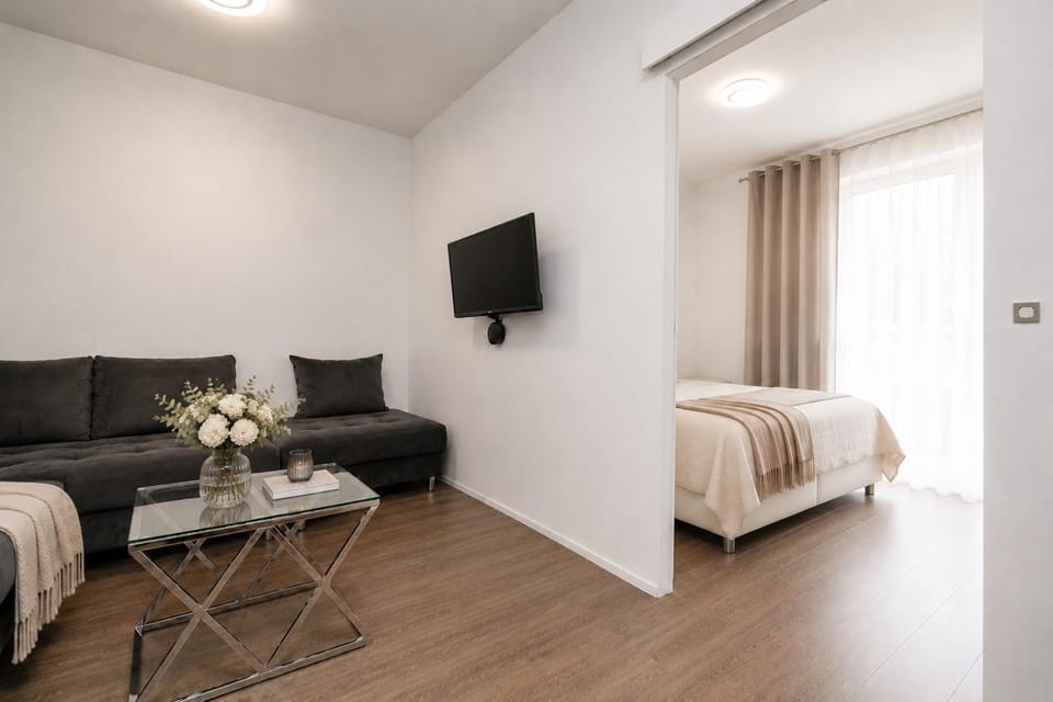 ALURE RESIDENCES 1 & 24h self check-in, free parking in front of the apartment building, new building, terrace, cafe with breakfast in the apartment building, next to the aqua park Apartment in Slovakia